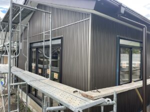 中津川市 新築　金属サイディング Kスパン張り作業